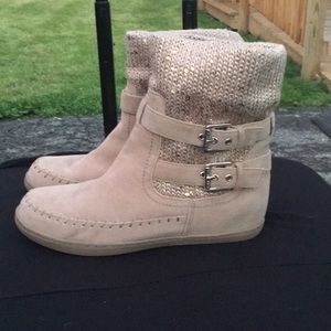 Cream and gold Guess booties (8.5)